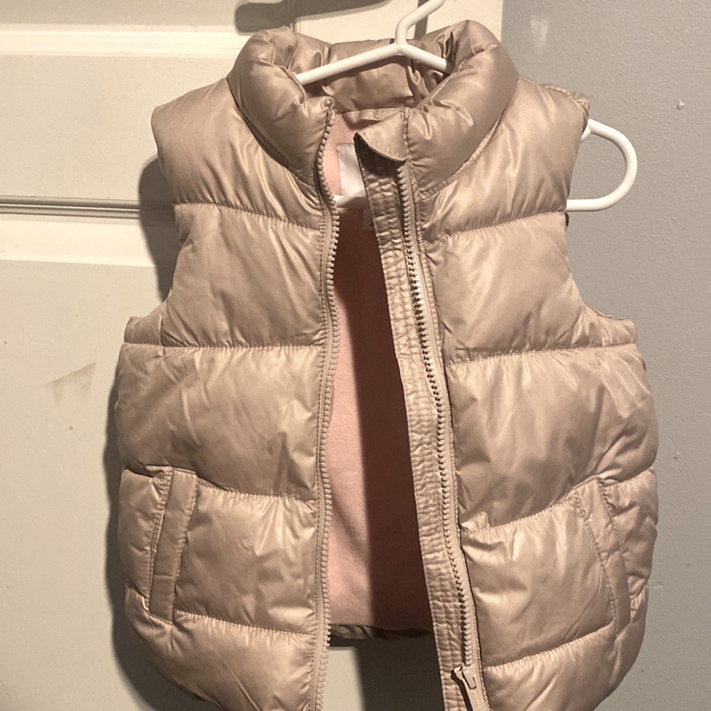 Old Navy girls puffer vest